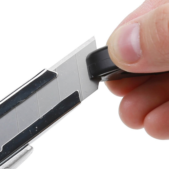 Snap-Off Aluminium Knife, Cutters & Saws Tools, aluminium knife with snap-off blades & locking mechanism for cutting materials.