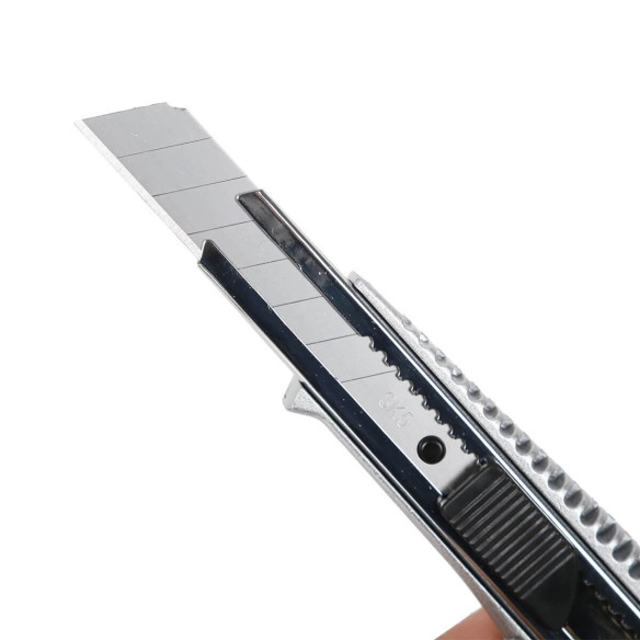 Snap-Off Aluminium Knife, Cutters & Saws Tools, aluminium knife with snap-off blades & locking mechanism for cutting materials.