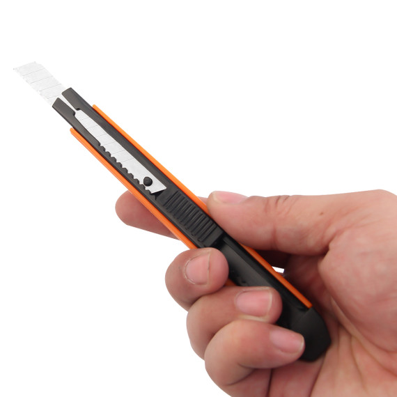 Hochwertiges Abbrechklingenmesser 9 mm für präzise Schnitte | KSEIBI