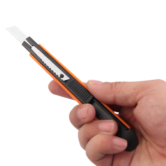 High-Quality Utility Knife with Snap-Off Blade 9mm for Precision Cutting | KSEIBI